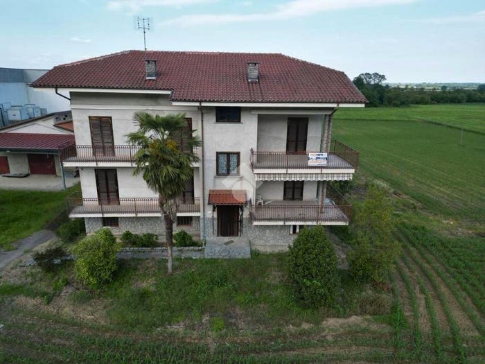 Casa con 6 locali in vendita in Via Provinciale Saluzzo, Barge