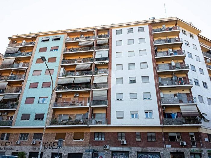 Appartamento trilocale in vendita in Via Gaspare Gozzi, Marconi, Roma