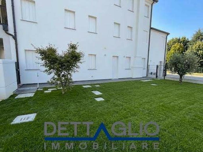 Appartamento con 6 locali in vendita in Via Aldo Moro, Centro, Camponogara