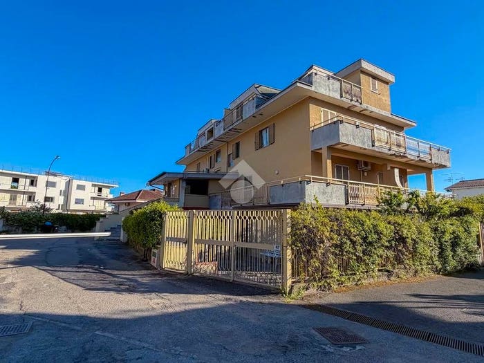 Appartamento trilocale in vendita in Via degli orti, Centro, Formia