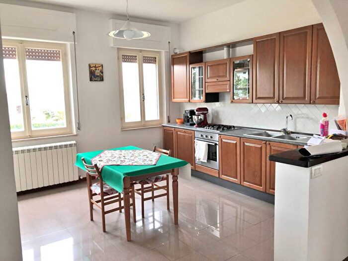 Appartamento quadrilocale in vendita in Nociarelle Scarpiello, Piegaro
