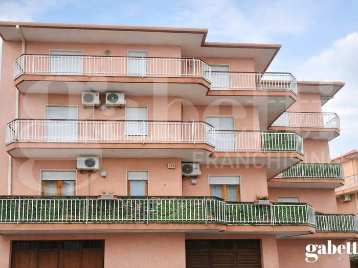 Appartamento quadrilocale in vendita in Via Soldato Giuseppe Russo, Centro, Aci Sant'Antonio