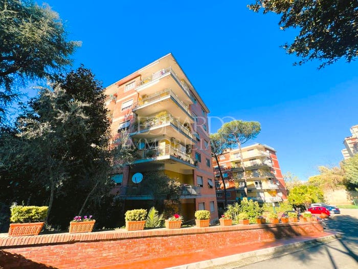 Appartamento quadrilocale in vendita in Via San Domenico, Vomero, Napoli