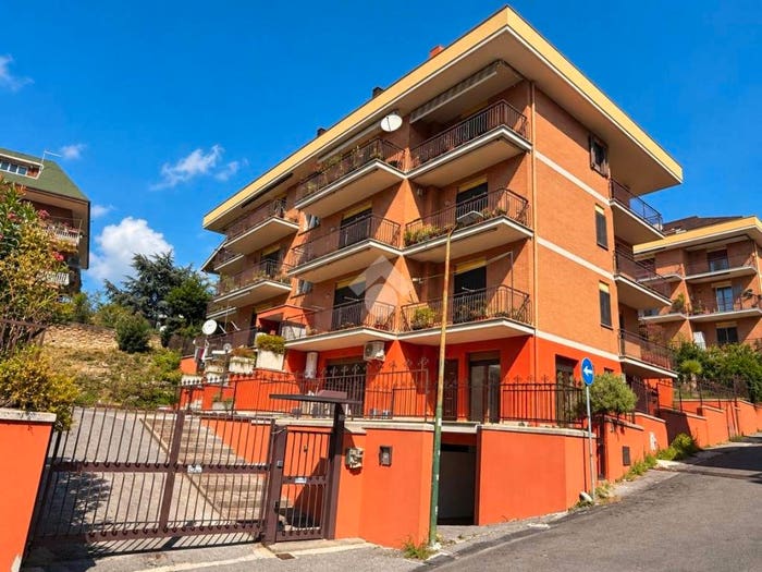 Appartamento trilocale in vendita in Via Luigi Fortunati, Centro, Ariccia