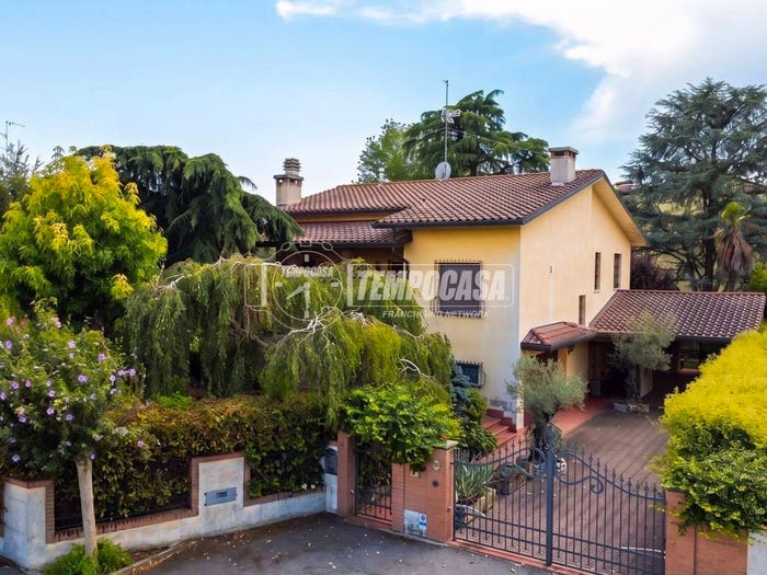 Casa quadrilocale in vendita in Via Donatori di Sangue, Sant'Agostino, Terre del Reno