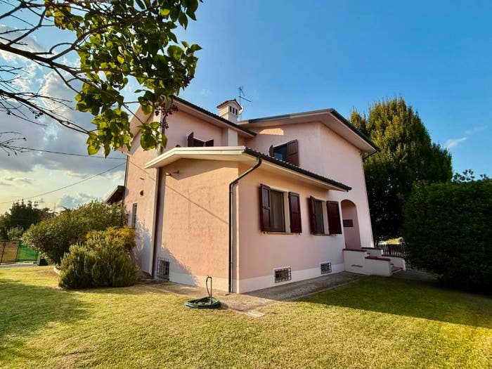 Casa con 6 locali in vendita in Via Enrico Fermi, Centro, Bondeno