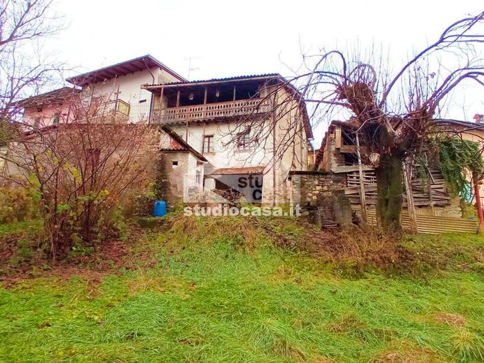 Casa con 6 locali in vendita in Premolo