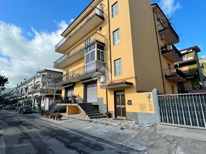 Appartamento trilocale in vendita in Via Stazione, Cetraro Marina, Cetraro