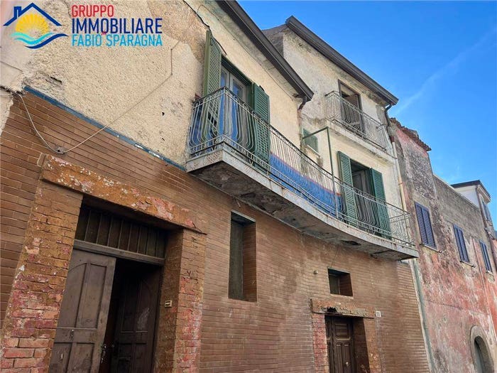 Casa con 6 locali in vendita in VIA TASSO, Avezzano Sorbello, Sessa Aurunca