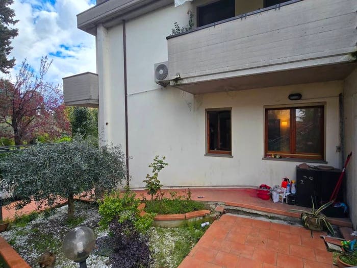 Appartamento con 5 locali in vendita in Via Degli Ubertini, Via Fiorentina, Arezzo