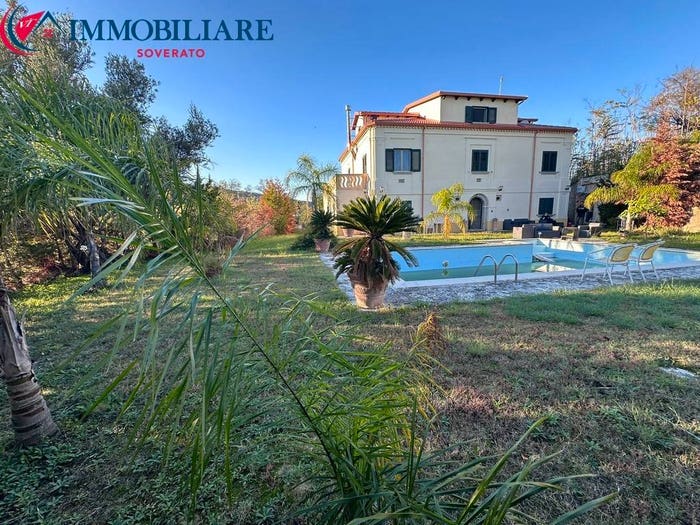 Casa con 6 locali in vendita in Via Chiaranzano, San Sostene