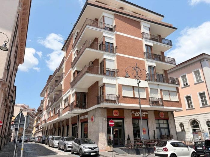 Appartamento quadrilocale in vendita in Via Partenio, Centro Storico, Avellino
