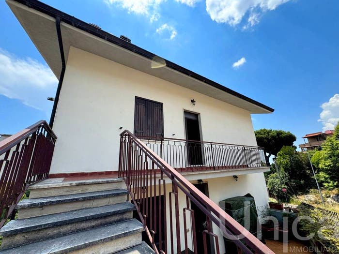 Appartamento con 6 locali in vendita in Via di Genazzano, Rocca di Cave