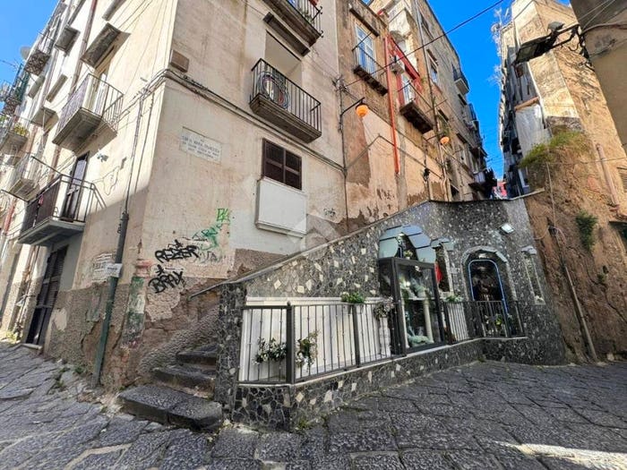 Appartamento monolocale in vendita in Strada della Grazia, Quartieri Spagnoli, Napoli