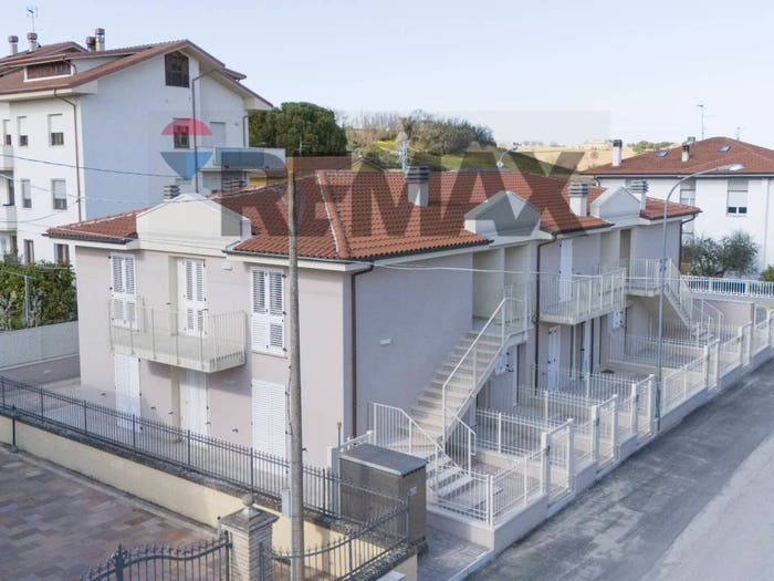 Appartamento quadrilocale in vendita in Via Tevere, Pianello, Ostra