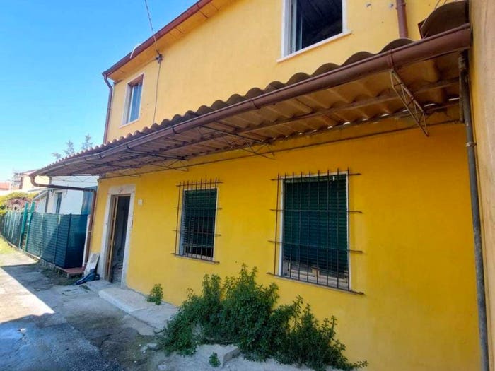 Casa quadrilocale in vendita in Piazza Gino Menconi, Marina di Carrara, Carrara