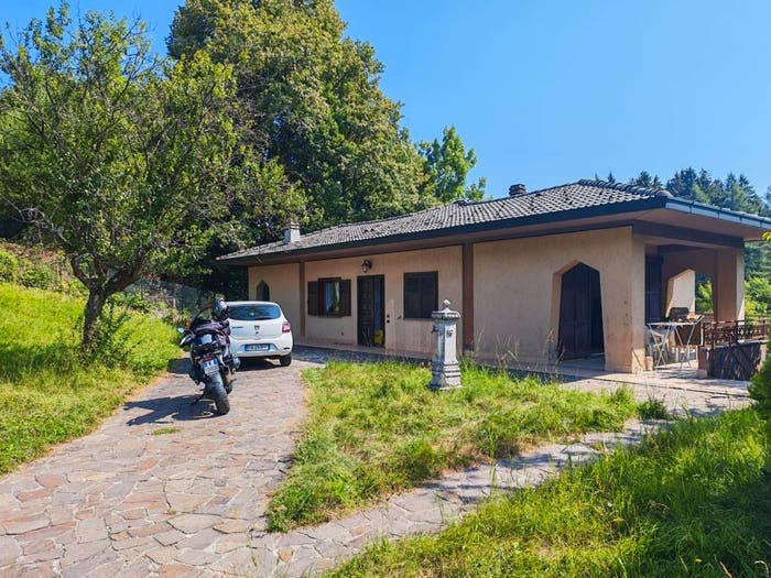 Appartamento quadrilocale in vendita in Via Alessandro Volta, Lanzo D'Intelvi, Alta Valle Intelvi