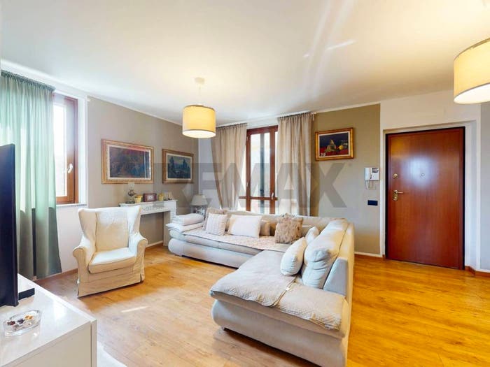 Casa quadrilocale in vendita in Via XXV Aprile, Lesmo