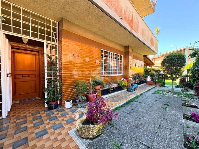 Casa con 5 locali in vendita in Via Savigno, Vitinia, Roma
