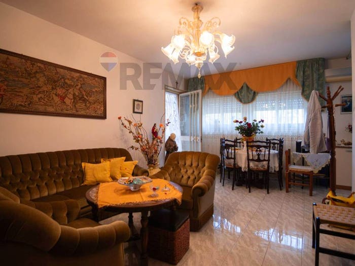 Casa con 5 locali in vendita in Paternò