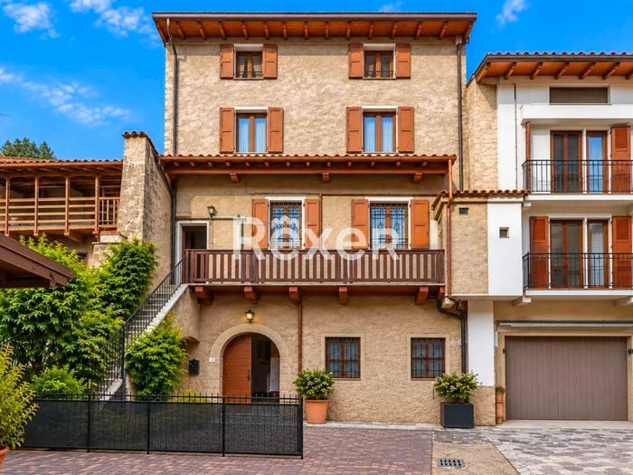 Casa con 6 locali in vendita in Via Sant'Antonio, Centro, Calolziocorte