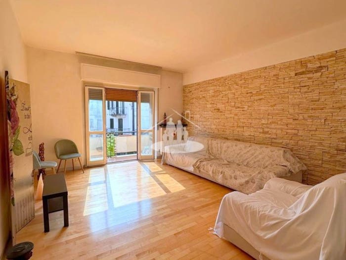 Appartamento trilocale in vendita in Piazza Giovanni da Caversaccio, Centro, Valmorea