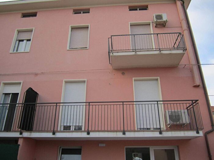 Appartamento con 5 locali in vendita in Via Giovanni Nicotera, Pantano, Pesaro