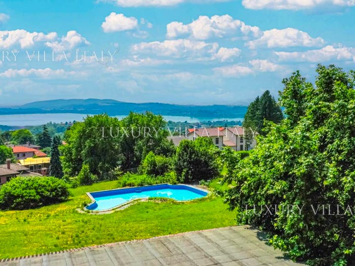 Casa con 6 locali in vendita in Via Giacomo Matteotti, Barasso