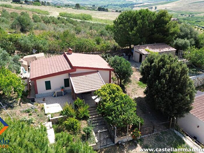 Casa trilocale in vendita in Contrada Gagliardetta, Castellammare del Golfo