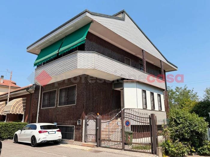 Casa con 5 locali in vendita in Via Privata Baggio, Centro, Cesano Boscone