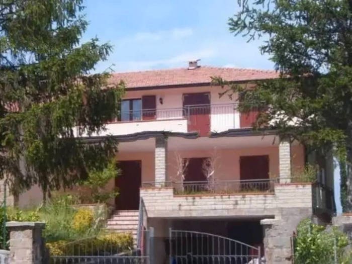 Casa con 6 locali in vendita in Casina