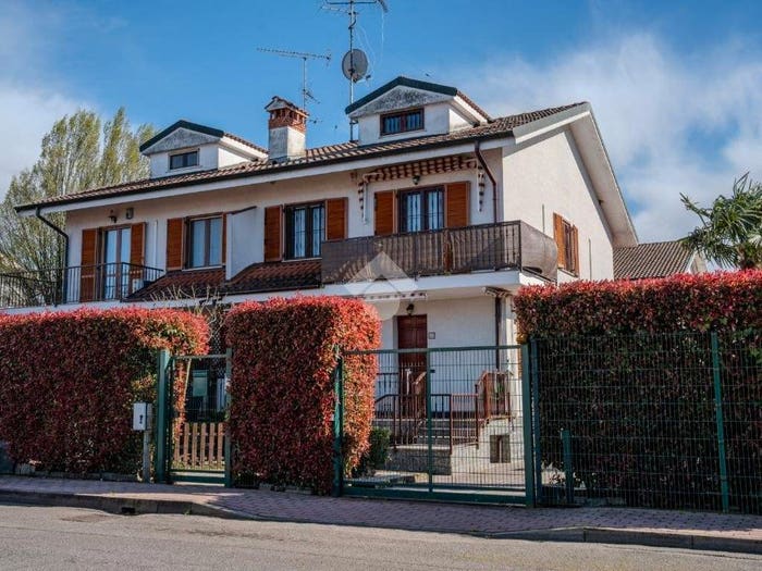 Casa quadrilocale in vendita in VIA PAGANINI, Centro, Noviglio