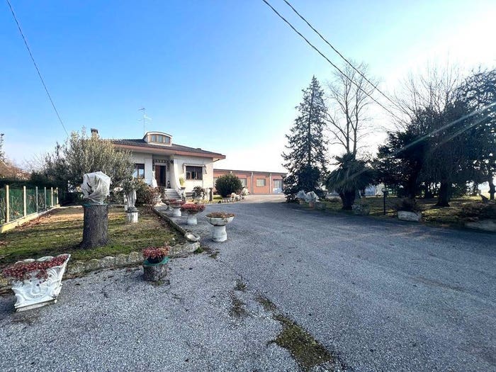 Casa con 6 locali in vendita in Castel d'Ario