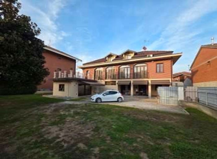 Casa con 6 locali in vendita in Via Pallavicino, Nichelino
