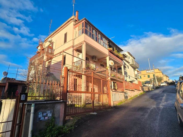 Appartamento trilocale in vendita in Via Manerbio, Labaro, Roma