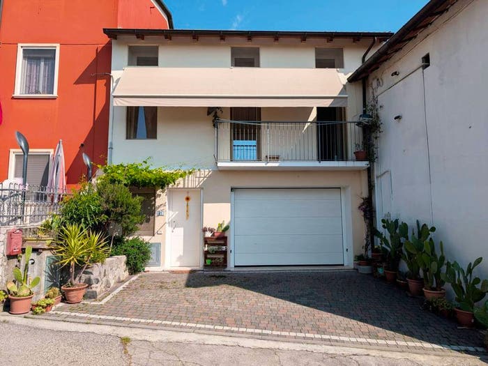 Casa con 6 locali in vendita in Centro, Brogliano