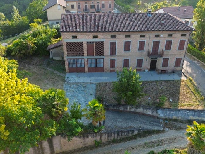 Casa con 6 locali in vendita in Via Rocca d'Arazzo, Montegrosso d'Asti