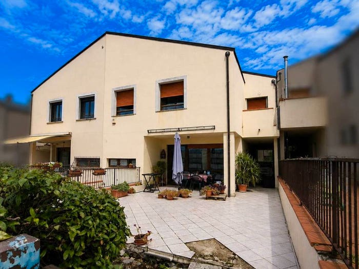 Casa con 6 locali in vendita in Narni