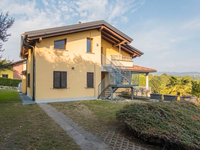 Appartamento quadrilocale in vendita in Via Martiri della Libertà, Cremella