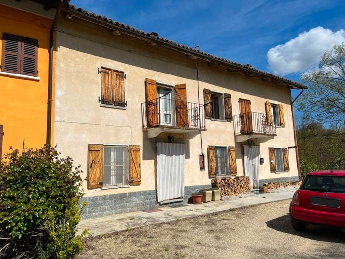 Casa con 6 locali in vendita in Via Nisorella, Mombercelli