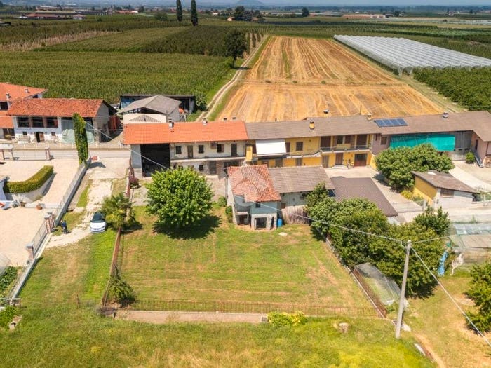 Casa con 6 locali in vendita in Via Servour, Revello