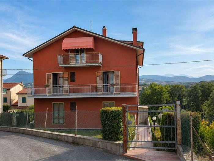Appartamento quadrilocale in vendita in Via maggio, Centro, Rosora