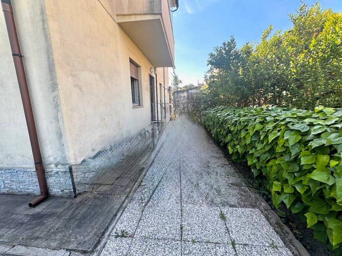 Appartamento con 6 locali in vendita in Via Ludovico Ariosto, Pratale, Pisa
