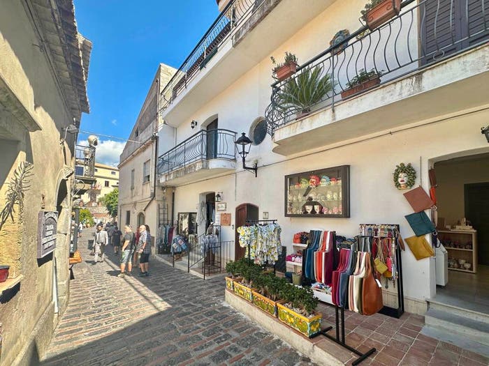 Appartamento trilocale in vendita in Via Borgo, Centro, Savoca