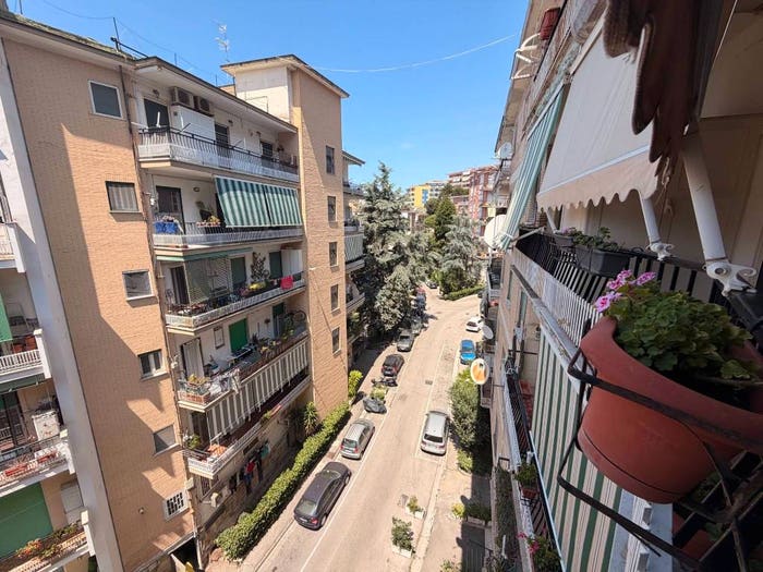 Appartamento quadrilocale in vendita in Via Michelangelo da Caravaggio, Fuorigrotta, Napoli