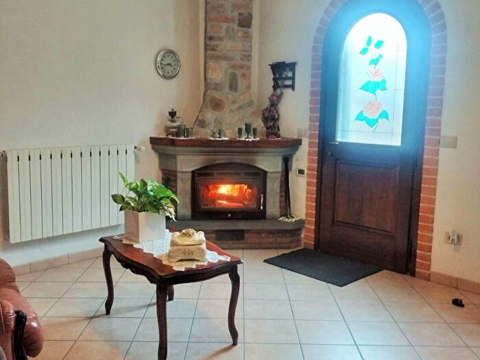Casa con 6 locali in vendita in Serravalle Pistoiese