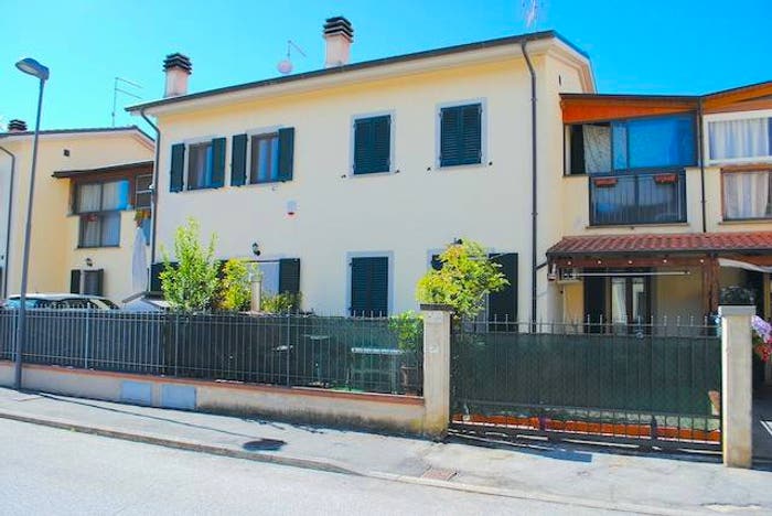 Casa quadrilocale in vendita in Vallone, Cortona