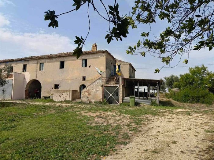 Casa con 6 locali in vendita in Massignano