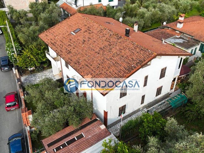 Casa quadrilocale in vendita in Via dei limoni, Zona Industriale, Massa