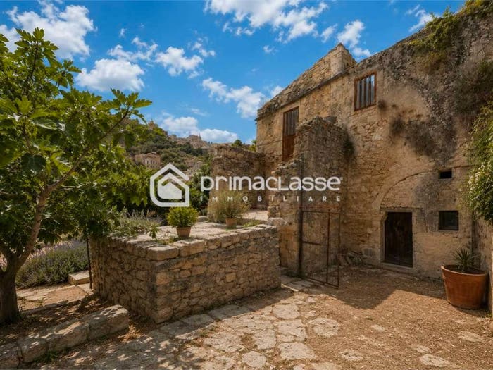 Casa con 6 locali in vendita in Modica Bassa, Modica